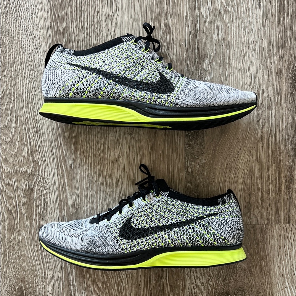 Nike Men’s Flyknit racer running shoes size 10